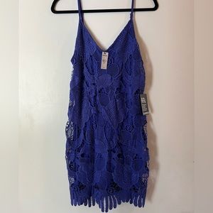 NWT BRAND NEW! Express blue midi dress with embroidered flower overlay. size M